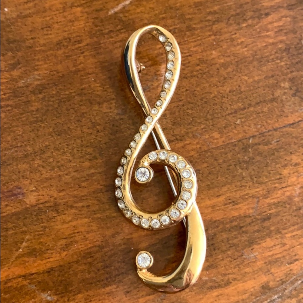 Beautiful vintage rhinestone brooch